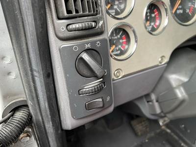 Mack Pinnacle CXU613 Electrical Parts for a Mack CXU613