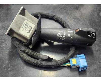 Used Paccar Column Shift Control, Blue Plug, Part # Q21-6117-181