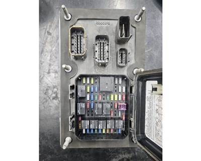 Used 2021 Kenworth T680 Fuse Box Paccar, Part # P27-132-0101