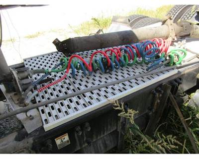 Used Green Coiled ABS Trailer Cable for 2006 Peterbilt 387