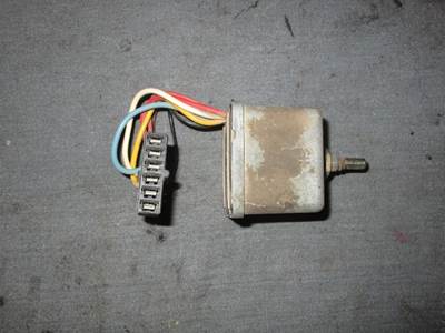 USED PETERBILT/KENWORTH WIPER SWITCH. 1 PLUG. MISSING KNOB