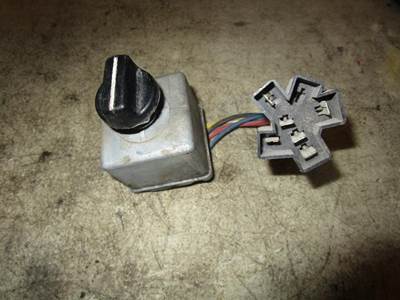 USED KENWORTH WIPER SWITCH. P/N: 75600-07