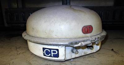 USED QUALCOMM GPS DOME ANTENNA. 
P/N: 10-30060-17