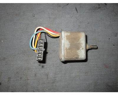 USED PETERBILT/KENWORTH WIPER SWITCH. 1 PLUG. MISSING KNOB