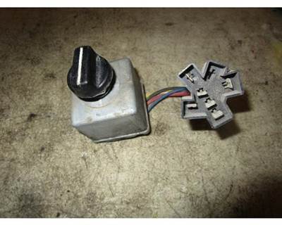 USED KENWORTH WIPER SWITCH. P/N: 75600-07