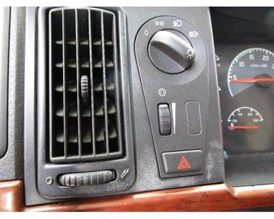 Used 2005 Volvo VNL Light Control Module