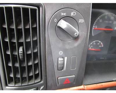 Used 2006 Volvo VNL Light Control Unit