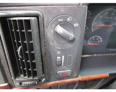 Used 2009 Volvo VNL Light Control Unit