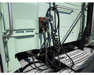Used 2010 Volvo VNL Straight Black Trailer Cable