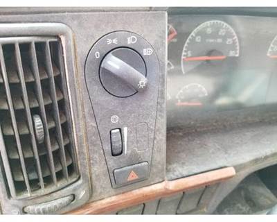 Used 2006 Volvo VNL Light Control Unit