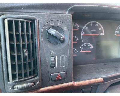 Used 2006 Volvo VNL Light Control Unit