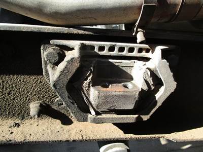 Freightliner Cascadia 125 Engine Mount