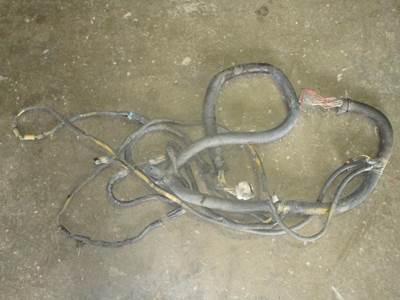 USED ENGINE WIRING HARNESS FOR FREIGHTLINER WITH CAT ENGINE - CAB TO ENGINE - 