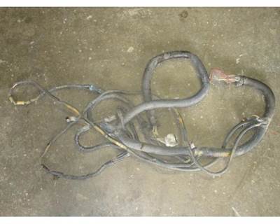 USED ENGINE WIRING HARNESS FOR FREIGHTLINER WITH CAT ENGINE - CAB TO ENGINE - 