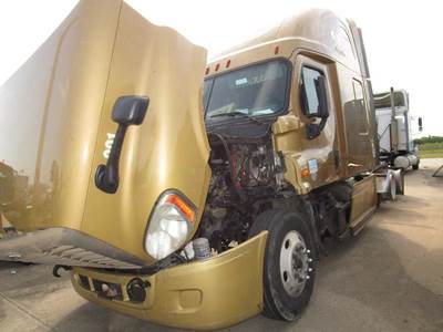 Detroit DD15 Engine for a Freightliner CASCADIA 125
