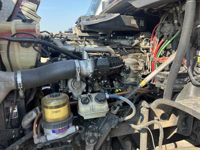 Detroit DD15 Engine for a Freightliner CASCADIA