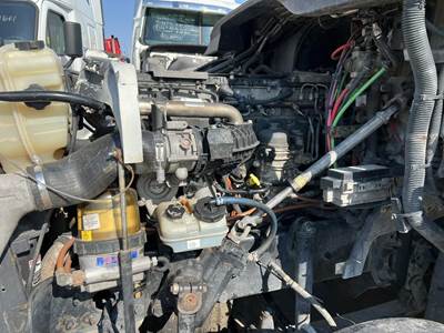 Detroit DD15 Engine for a Freightliner CASCADIA