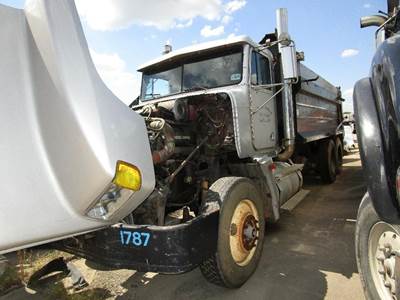 Detroit Series 60 12.7L Engine for a Freightliner FLD132T