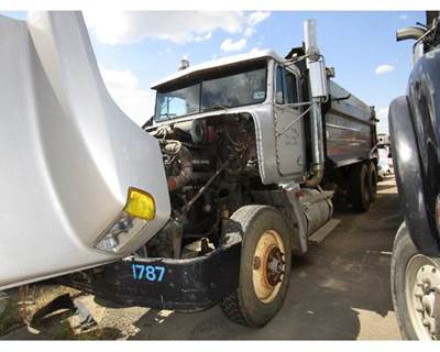 Detroit Series 60 12.7L Engine for a Freightliner FLD132T