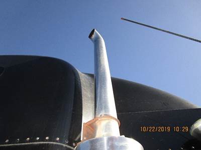 Freightliner FLD 132 XL CLASSIC Right Exhaust Stack for a Freightliner FLD132 XL CLASSIC