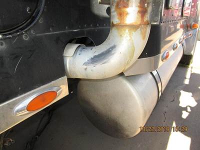 Freightliner FLD 132 XL CLASSIC Left Exhaust Stack for a Freightliner FLD132 XL CLASSIC