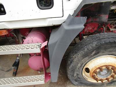 Mack Vision CX613 Right Fender Extension for a Mack CX613 VISION