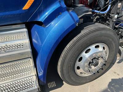 Peterbilt 579 Right Fender Extension