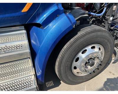 Peterbilt 579 Right Fender Extension