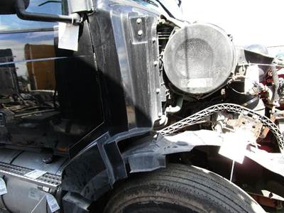 Volvo VNL Right Fender Extension