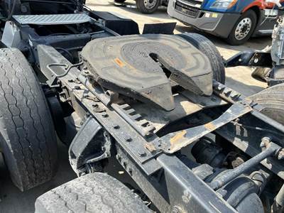 Holland AIR SLIDE Fifth Wheel for a Kenworth T680