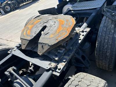 Holland AIR SLIDE Fifth Wheel for a Kenworth T680