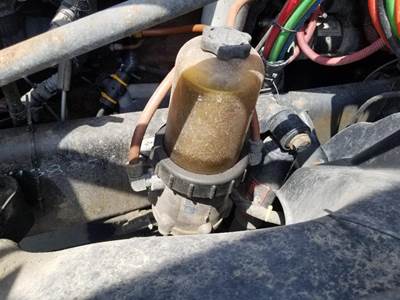 Davco 382 Fuel / Water Separator for a Freightliner COLUMBIA 120