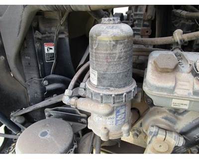 Davco 382 Fuel / Water Separator for a Freightliner CASCADIA 125