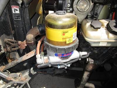 Davco 482 Fuel / Water Separator for a Freightliner CASCADIA 125