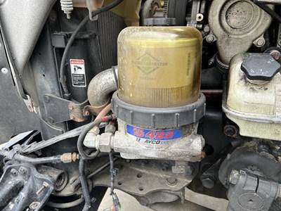 Davco 482 Fuel / Water Separator for a Freightliner CASCADIA 125