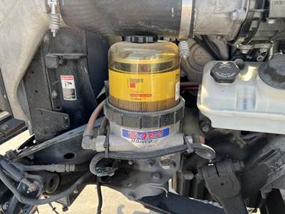 Davco 482 Fuel / Water Separator for a Freightliner CASCADIA 125