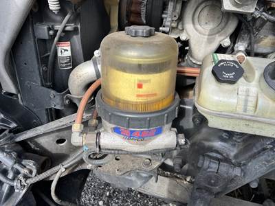 Davco 482 Fuel / Water Separator for a Freightliner CASCADIA 125