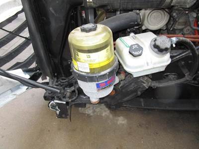 Davco 485 Fuel / Water Separator for a Freightliner CASCADIA