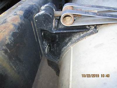 Freightliner Classic XL Right Fuel Tank Strap / Bracket for a Freightliner FLD132 XL CLASSIC