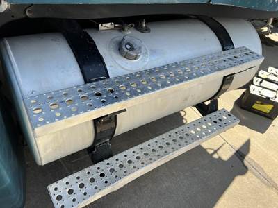 Freightliner ST120 Fuel Tank Strap / Bracket