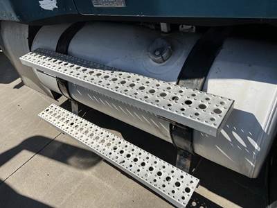 Freightliner ST120 Fuel Tank Strap / Bracket