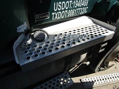 Kenworth T600 Right Fuel Tank Strap / Bracket