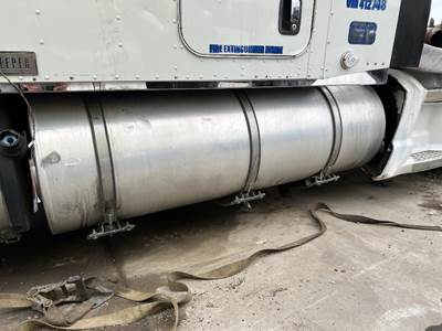 Kenworth T660 Fuel Tank Strap / Bracket