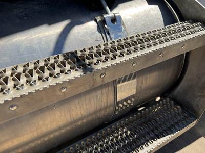 Peterbilt 386 Fuel Tank Strap / Bracket