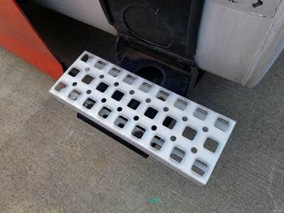 Volvo VNL Fuel Tank Strap / Bracket