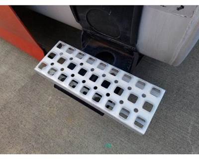 Volvo VNL Fuel Tank Strap / Bracket