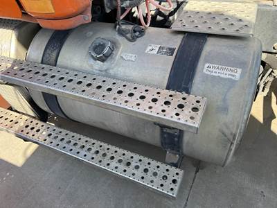 Freightliner Cascadia 113 Fuel Tank for a Freightliner CASCADIA 113BBC