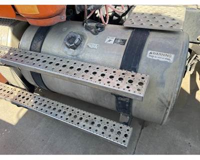 Freightliner Cascadia 113 Fuel Tank for a Freightliner CASCADIA 113BBC