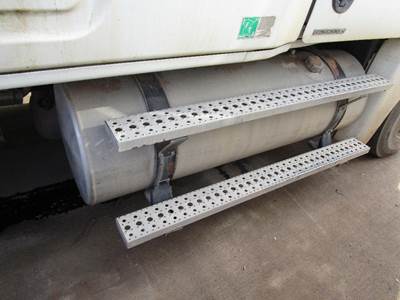 Freightliner Cascadia 125 Right Fuel Tank