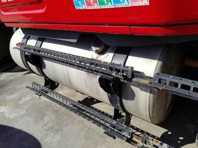 Freightliner Cascadia 125 Right Fuel Tank